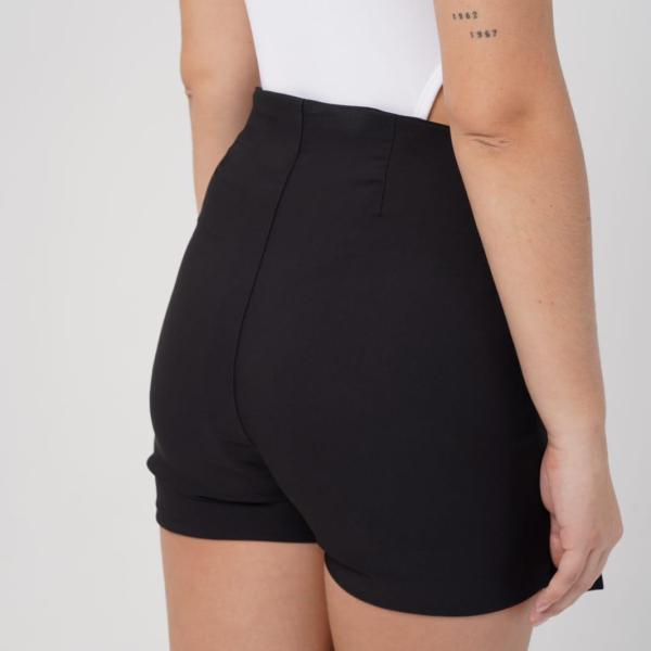 Falda short prensada